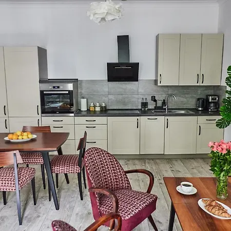 Czerwony De Lux Dla 4 Osob Katowice *