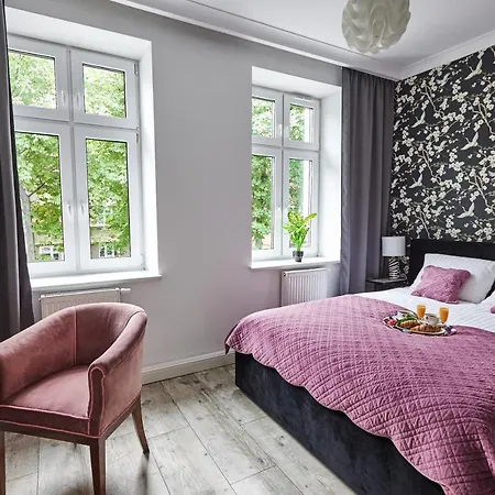 Apartment Czerwony De Lux Dla 4 Osob Katowice *